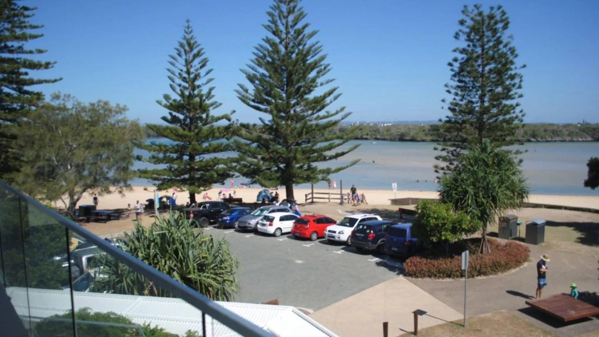 Surfside One Unit 4 Apartment Kawana Waters