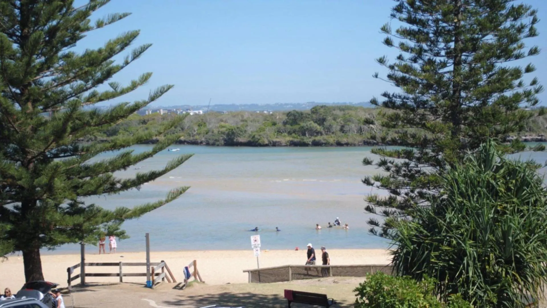 Surfside One Unit 4 Apartment Kawana Waters