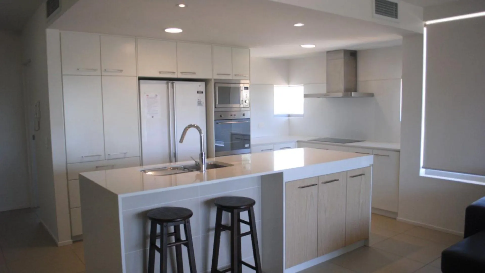 Surfside One Unit 4 Apartment Kawana Waters