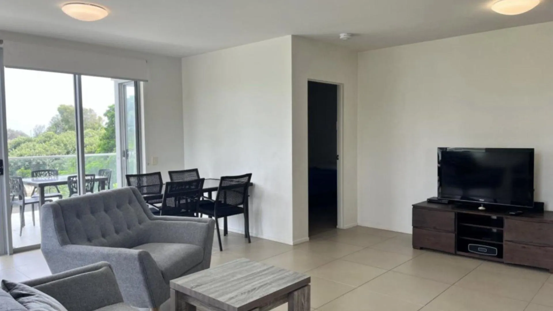 Surfside One Unit 4 Apartment Kawana Waters