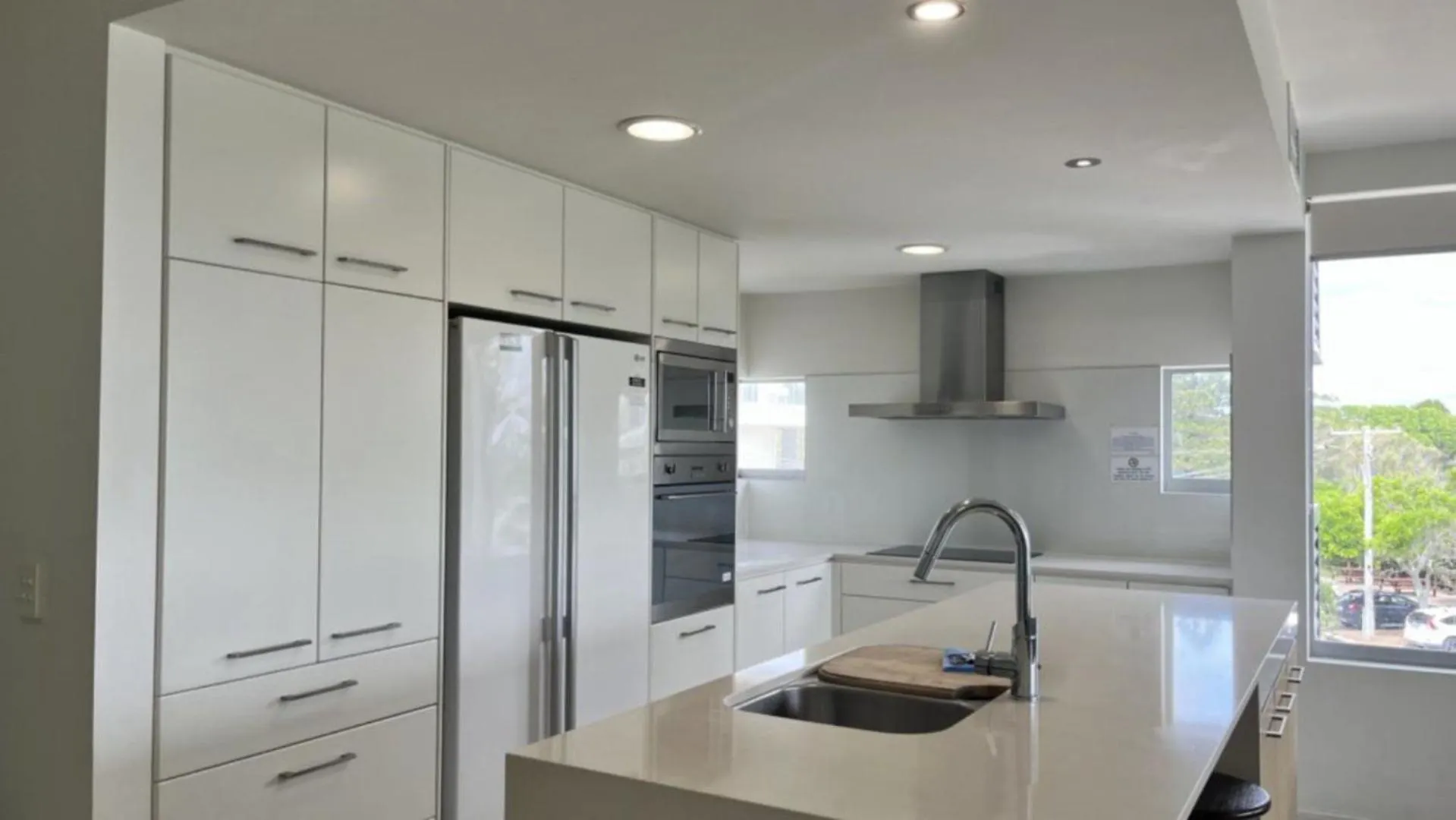Surfside One Unit 4 Apartment Kawana Waters