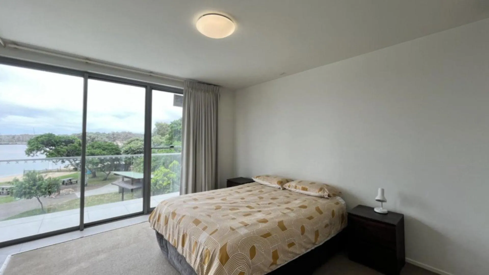 Surfside One Unit 4 Apartment Kawana Waters
