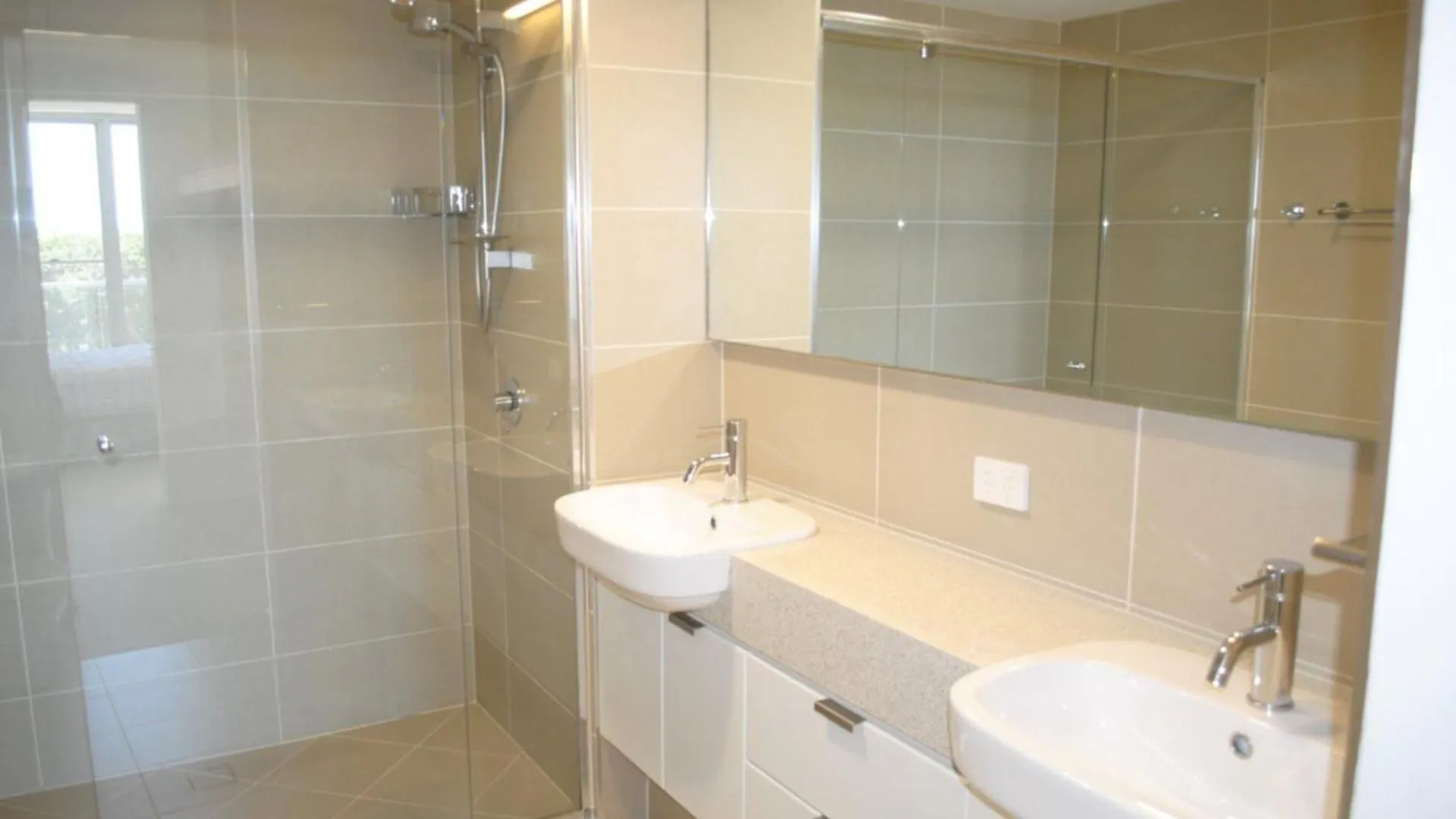 Surfside One Unit 4 Apartment Kawana Waters Australia